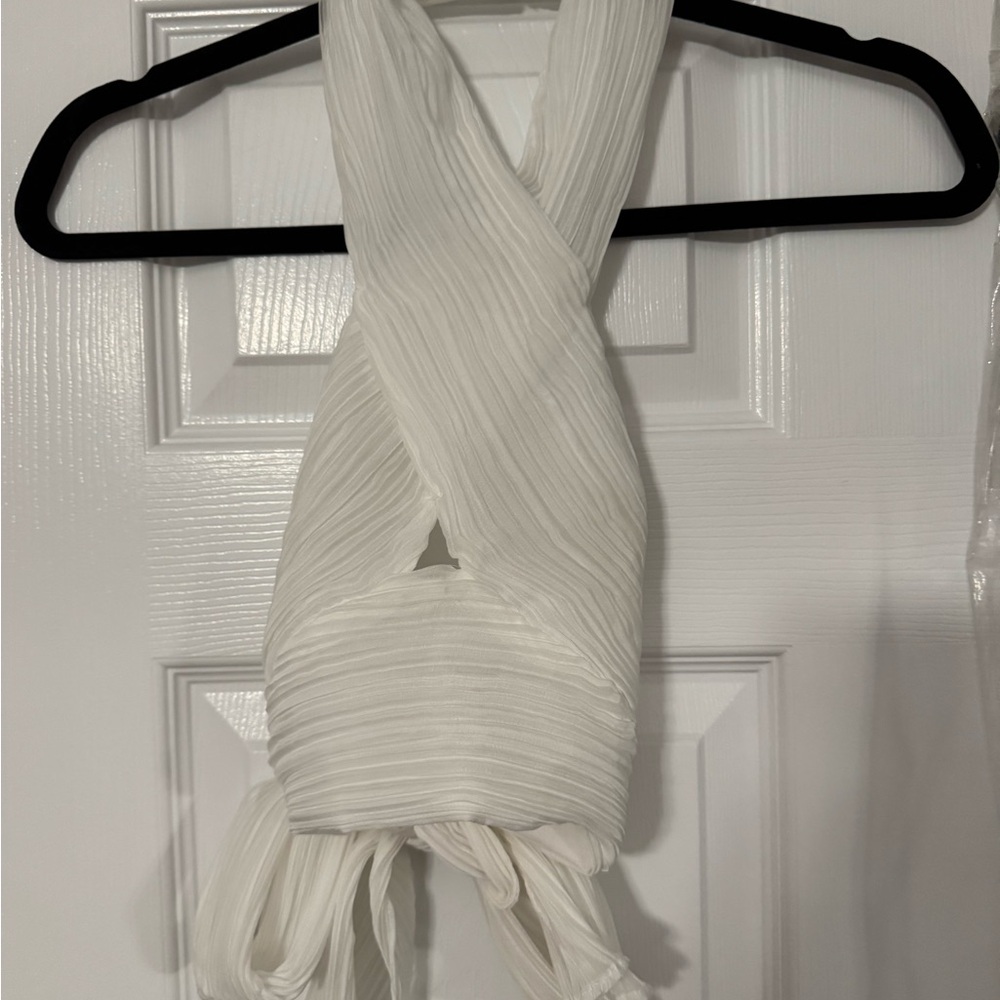 Elegant White Pleated Scarf